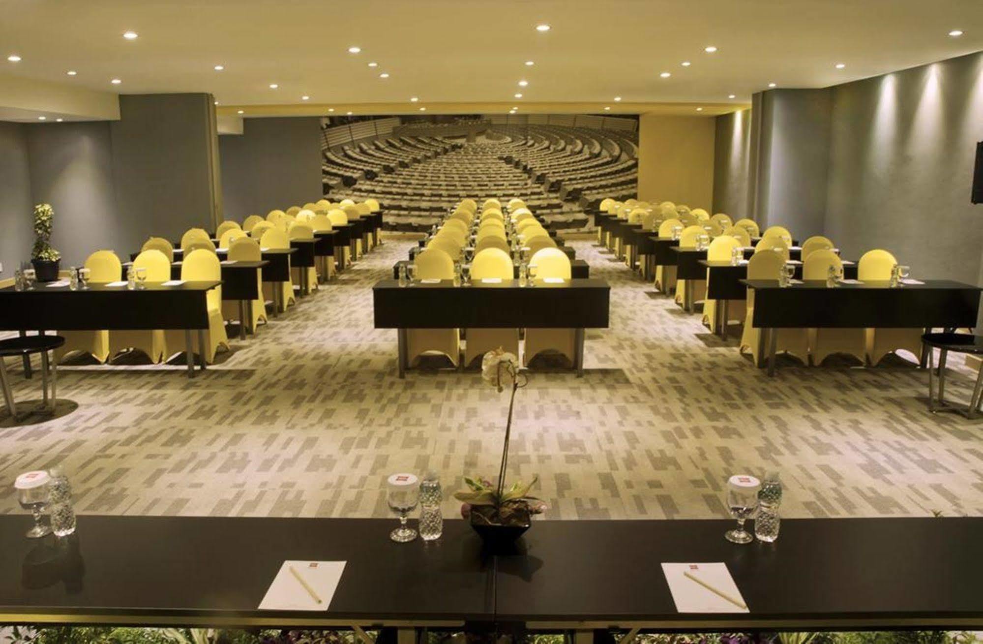 Ibis Padang Hotel Ngoại thất bức ảnh